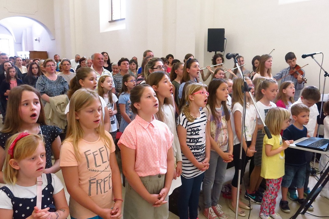 003 Dječji zbor župe sv. Ane